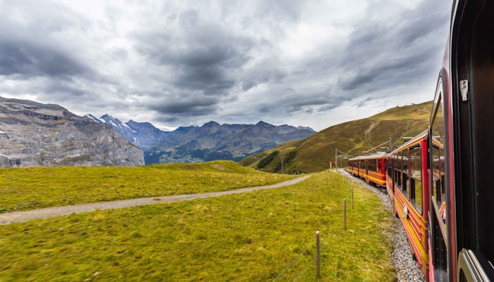 Midway Stop at Eismeer station