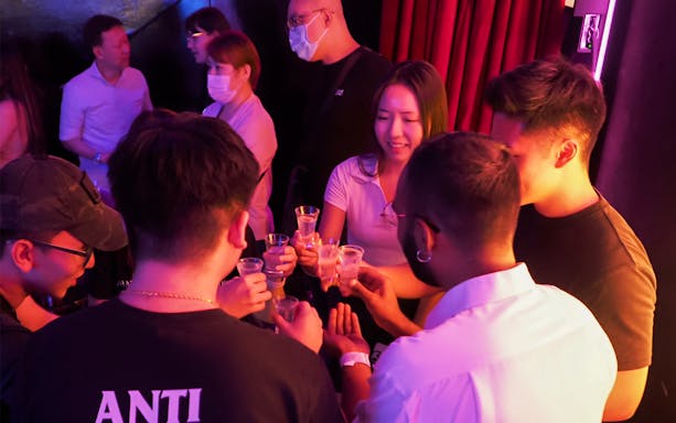 People enjoying drinks on the Singapore FunVee Party Bus Pub Crawl.