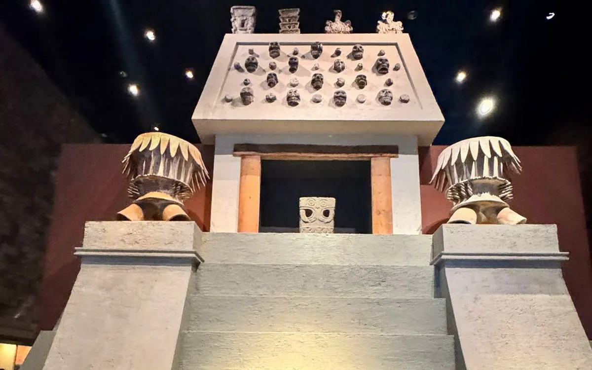 Chapultepec Museum interior with ancient stone sculptures and decorative artifacts.