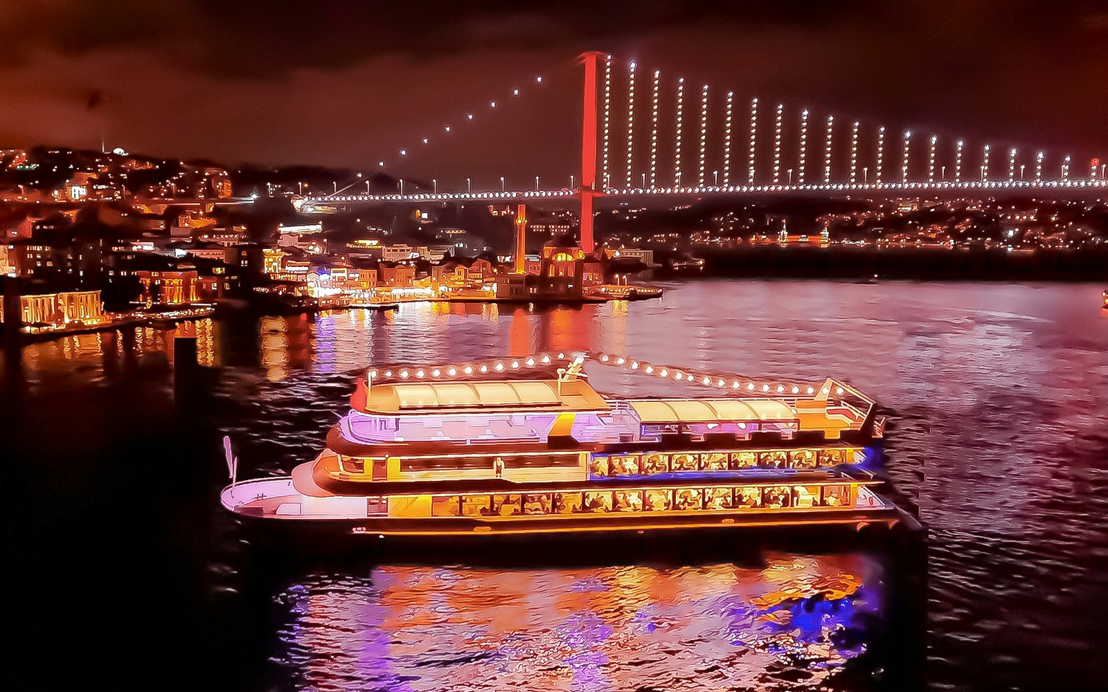 Exterior view of the dinner cruise