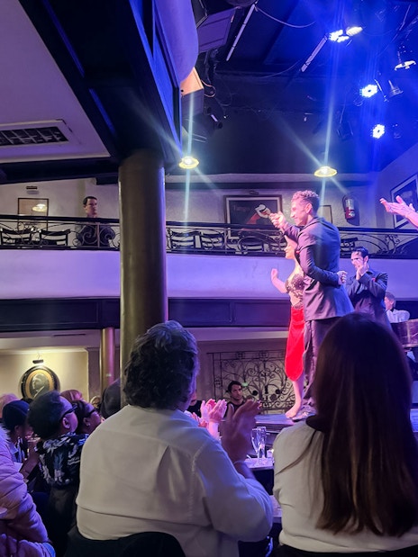 Tango performance at El Viejo Almacén with audience clapping in Buenos Aires.