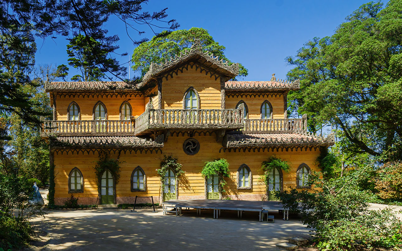 Combo: Lisbon Hop-On Hop-Off Bus Tour + Pena Park & Palace Tickets — 9