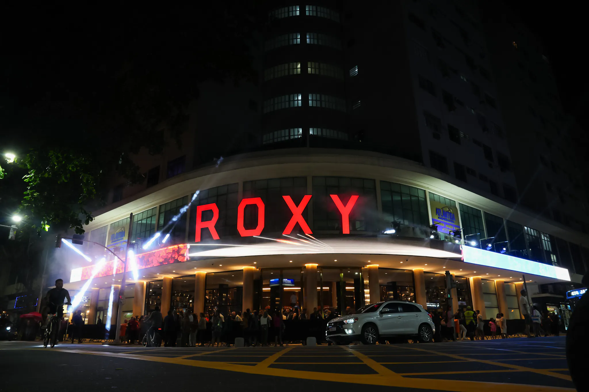 Roxy Dinner Show: Experiência Premium