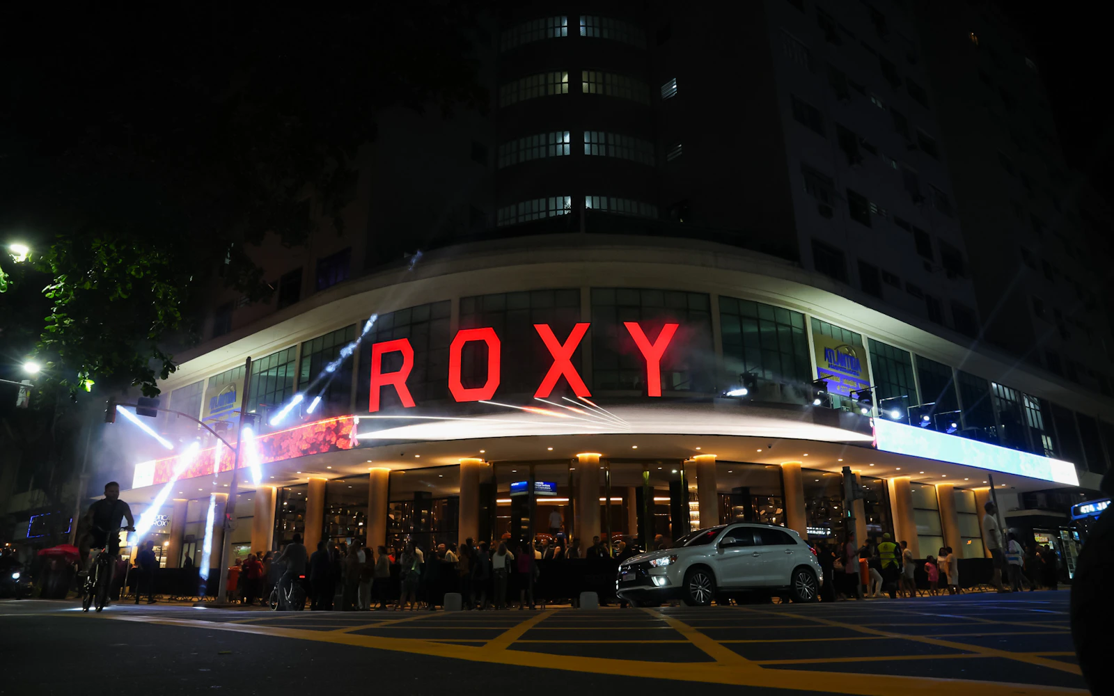 Roxy Dinner Show: Experiência Premium