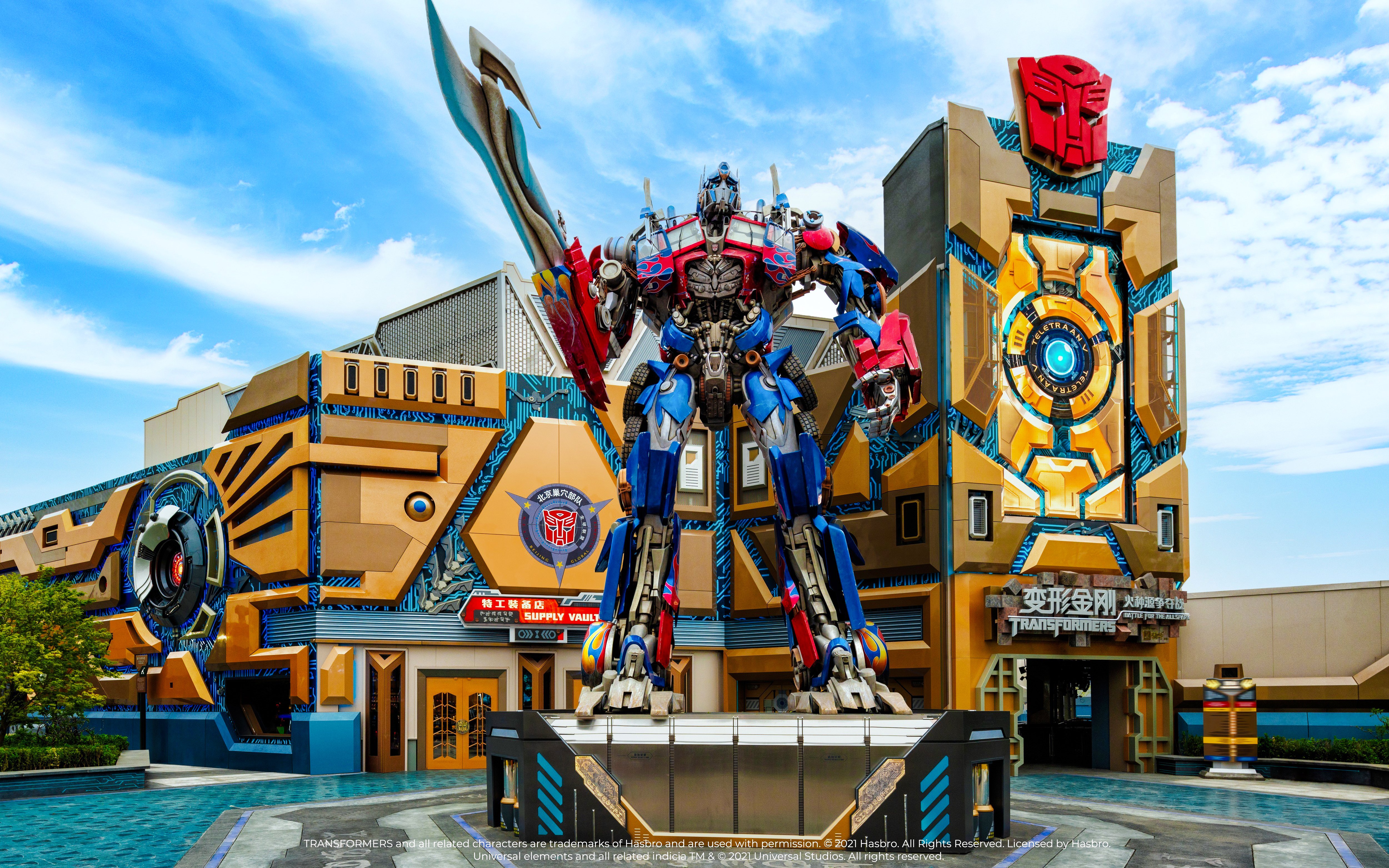 Optimus Prime statue at Transformers Metrobase, Universal Studios Beijing.
