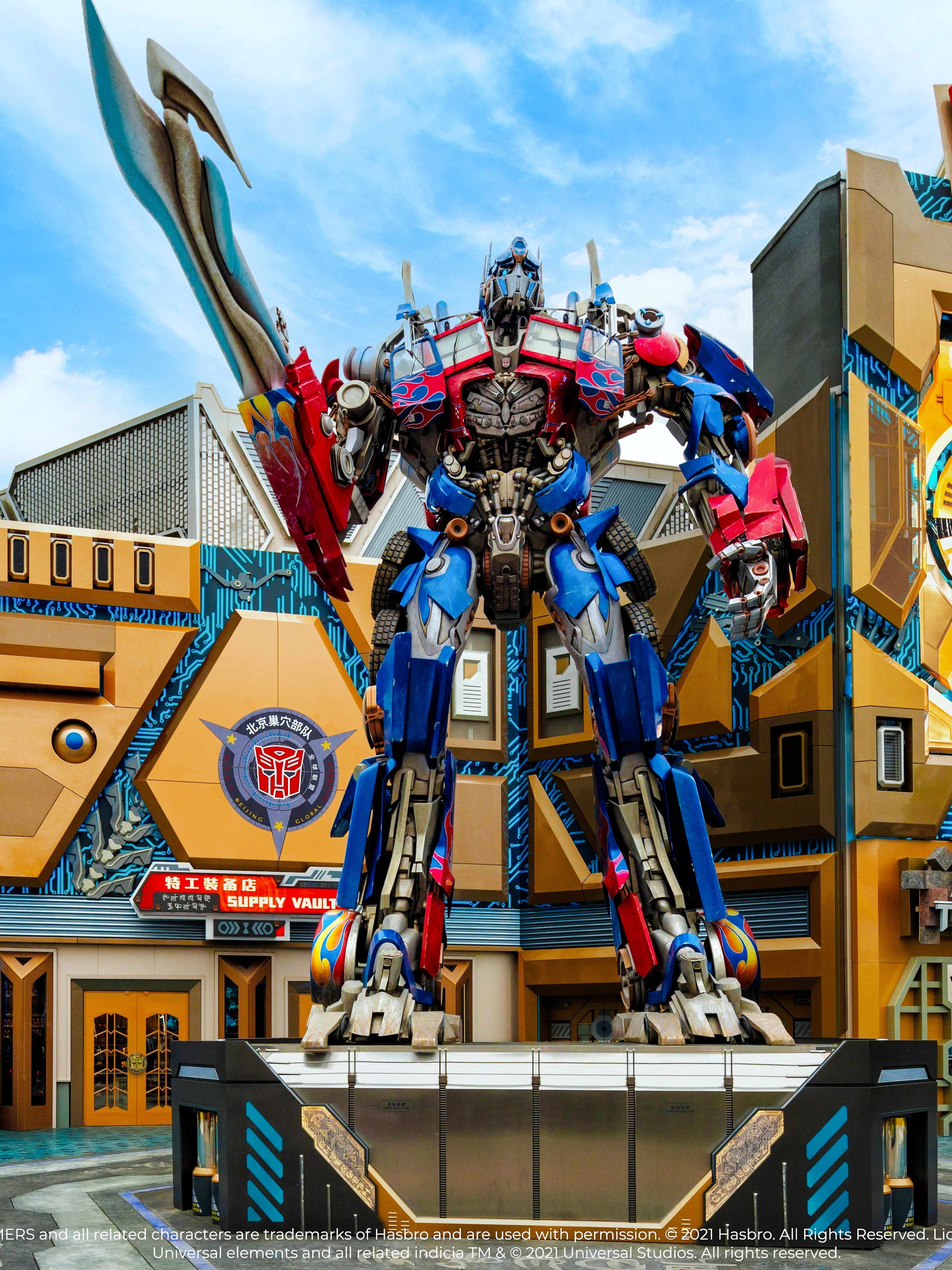 Optimus Prime statue at Transformers Metrobase, Universal Studios Beijing.