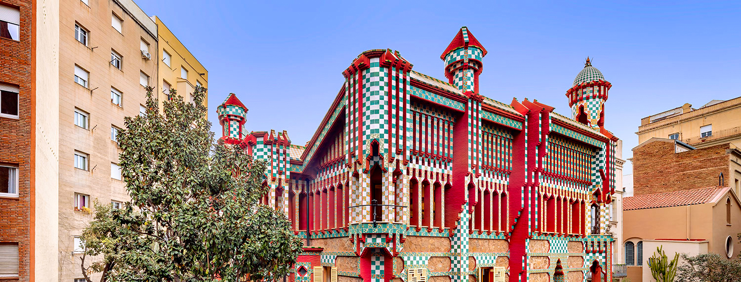 Facade and Exterior Details of  Casa Vicens