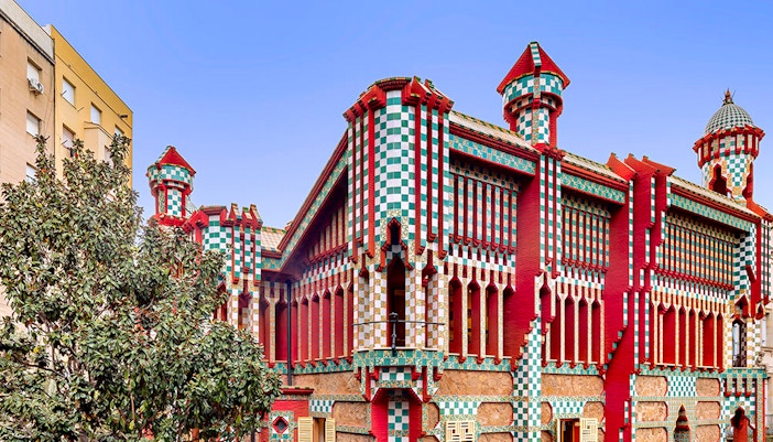 Facade and Exterior Details of  Casa Vicens