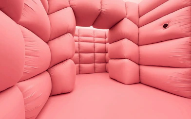 Padded pink room installation at Dreams by Andrés Reisinger, Moco Amsterdam.
