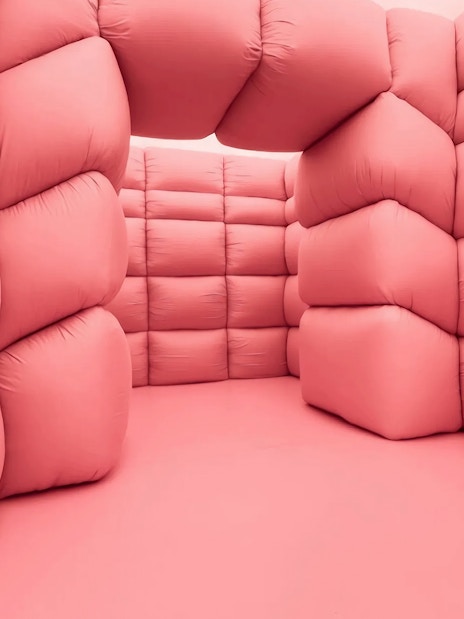 Padded pink room installation at Dreams by Andrés Reisinger, Moco Amsterdam.