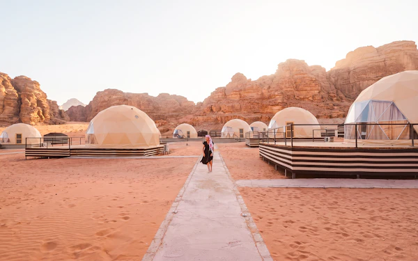From Amman: Private 2-Day Petra, Wadi Rum and Dead Sea Tour with Martian Tent Stay
