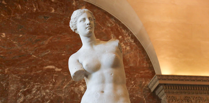 Venus de Milo statue at Louvre Museum, Paris.