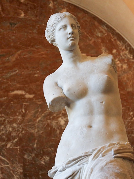 Venus de Milo statue at Louvre Museum, Paris.