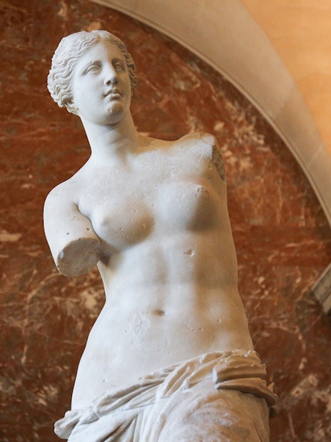 Venus de Milo statue at Louvre Museum, Paris.
