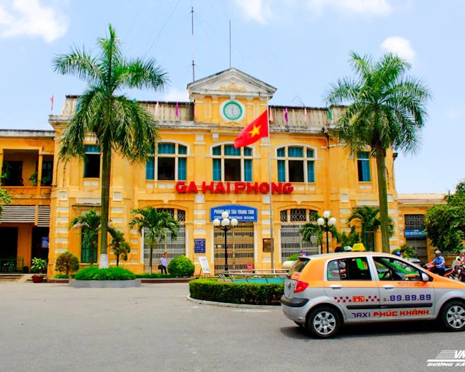 Hai Phong City Tour with Round-Trip Train, Market Tour and Local Meals