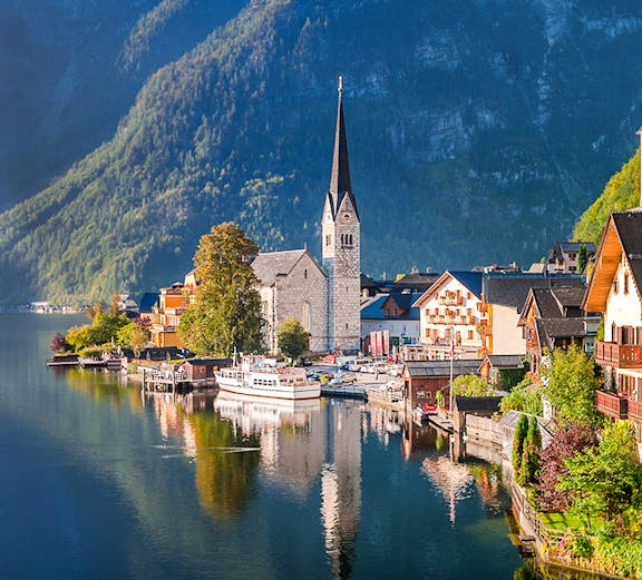 Scenic view of Hallstatt village with alpine lake and mountains, part of Vienna to Hallstatt day trips.