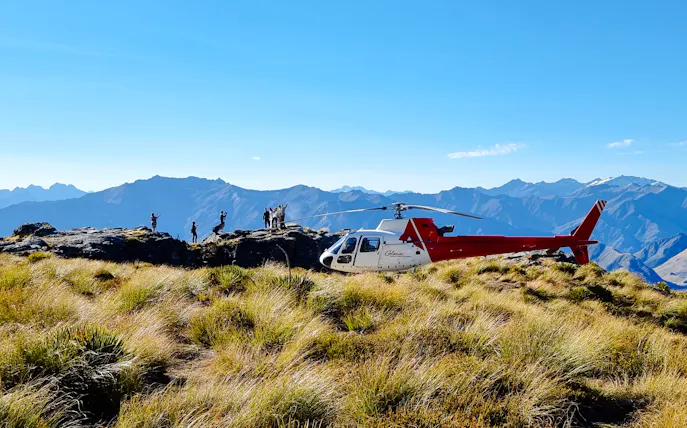 30-minutowy lot helikopterem nad queenstown z widokami na alpy i lądowaniem w górach przez kanion skippers-1