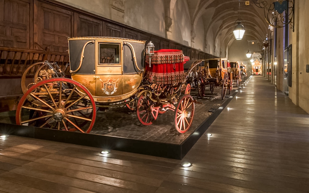 gallery of coaches, palace of versailles