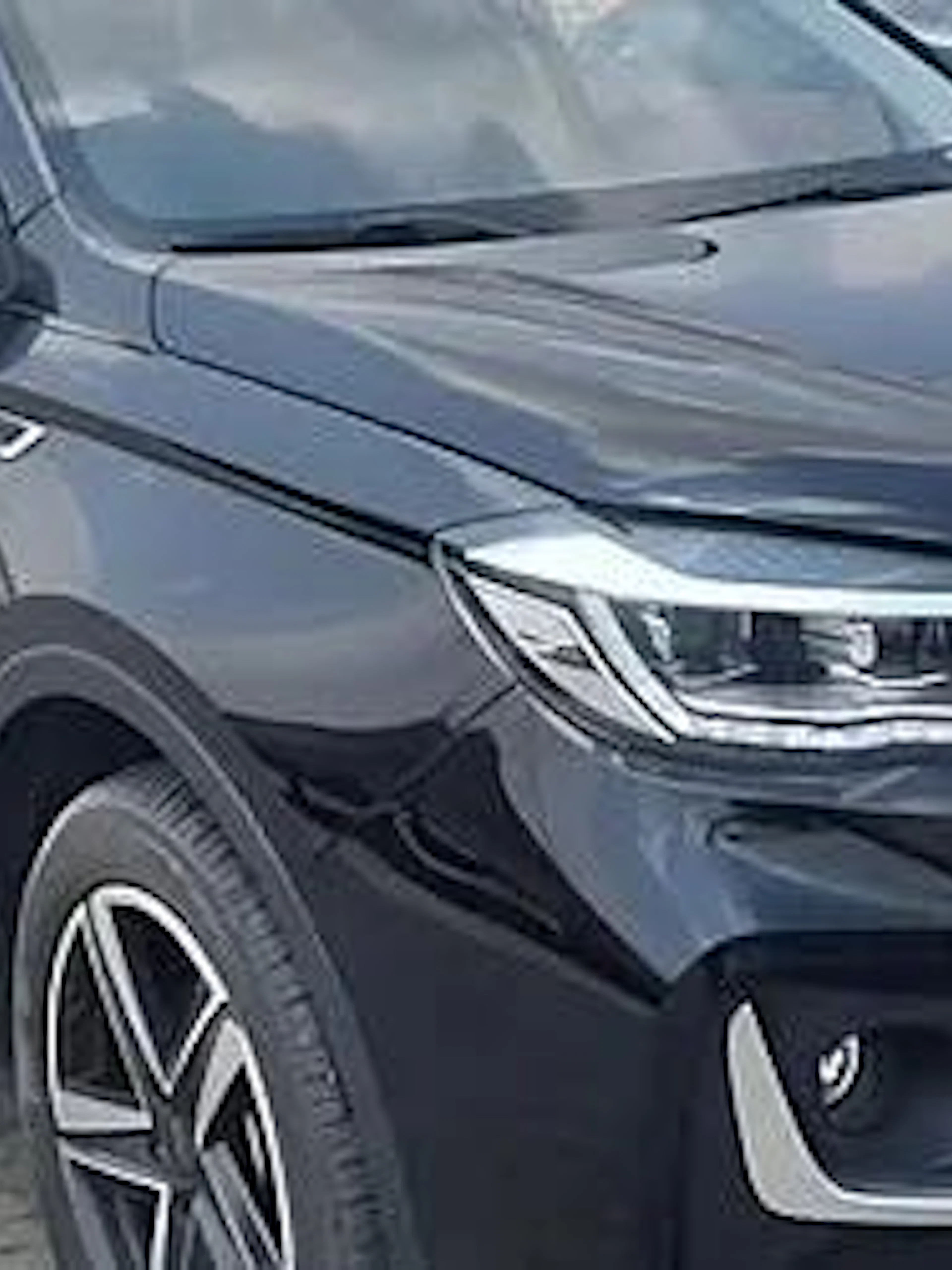 Black SUV for Hurghada airport to hotel transfer with door-to-door service.