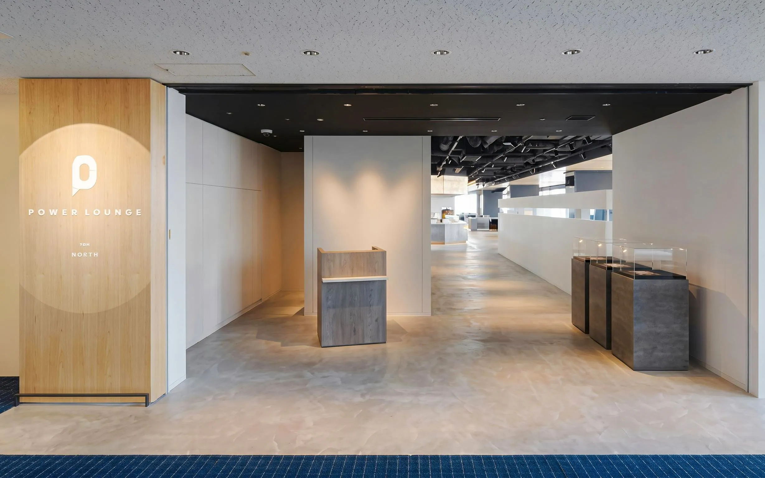Power Lounge North entrance at Tokyo International Airport Terminal 2.