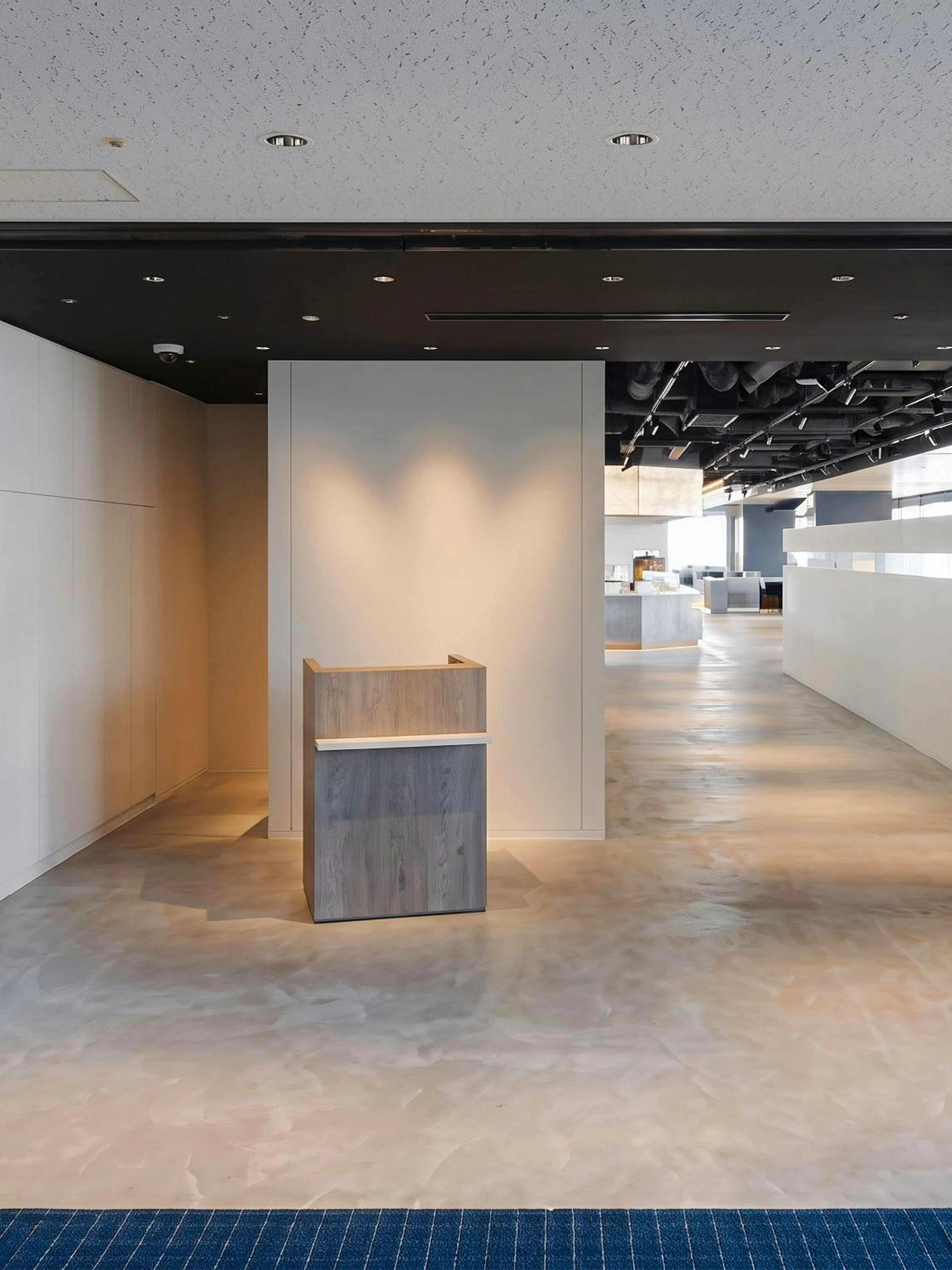 Power Lounge North entrance at Tokyo International Airport Terminal 2.