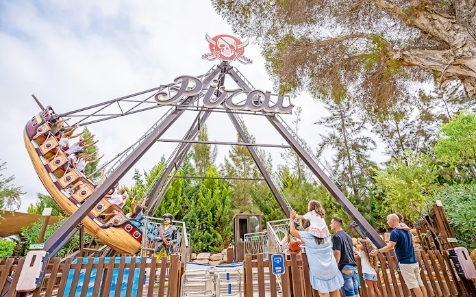 Pirate ship ride at Zoomarine Portugal with visitors enjoying the swing.