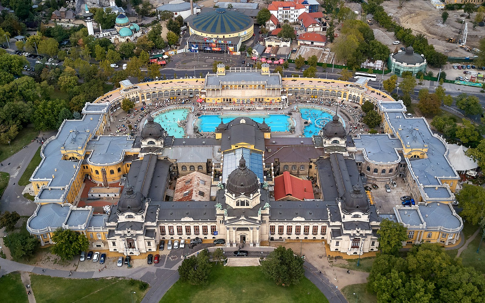 Aerial view of Széchenyi Bath complex in Budapest, Hungary, showcasing thermal pools and historic architecture.