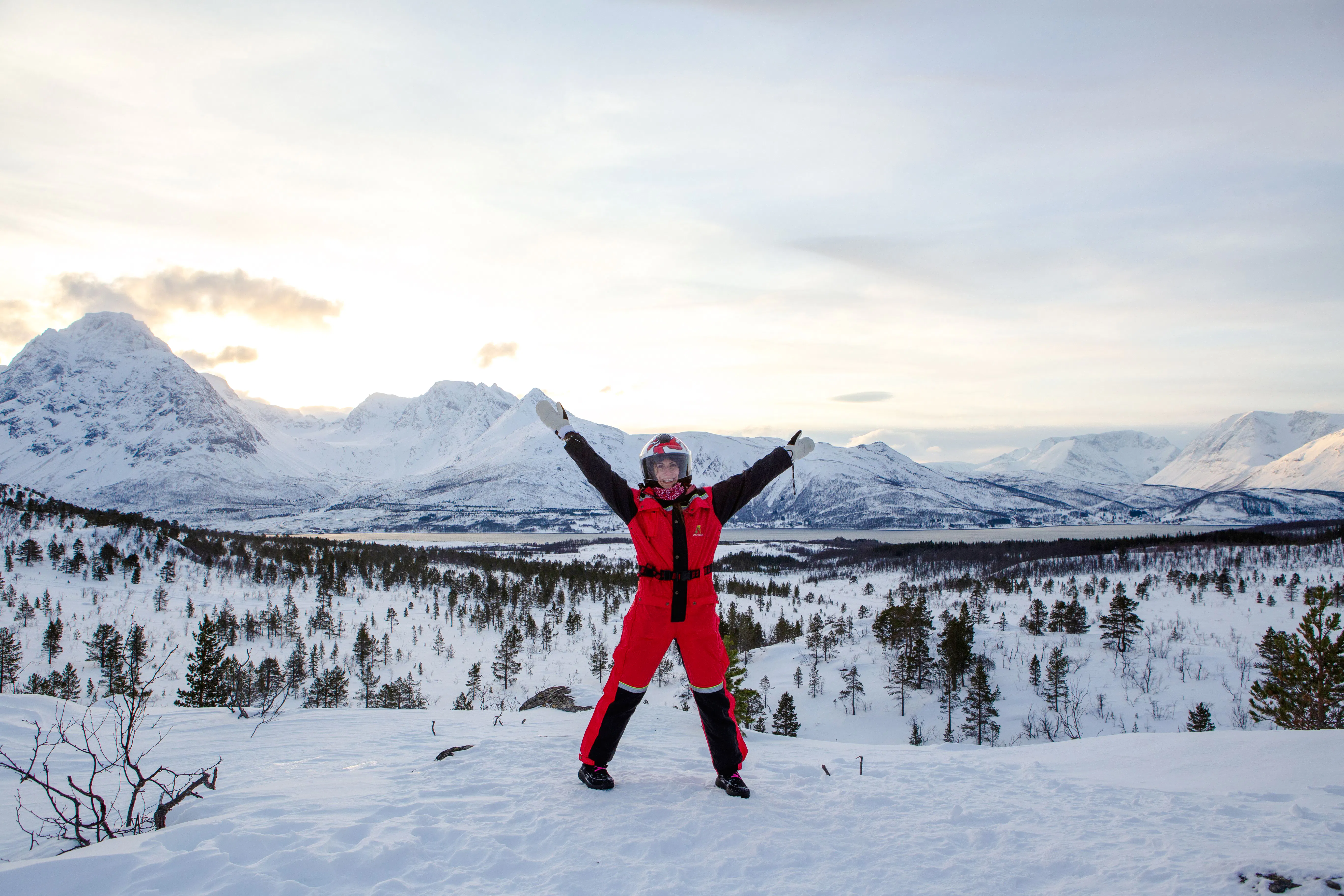 vanuit tromsø: sneeuwscootersafari in de lyngen-alpen met lunch en warme drankjes-1