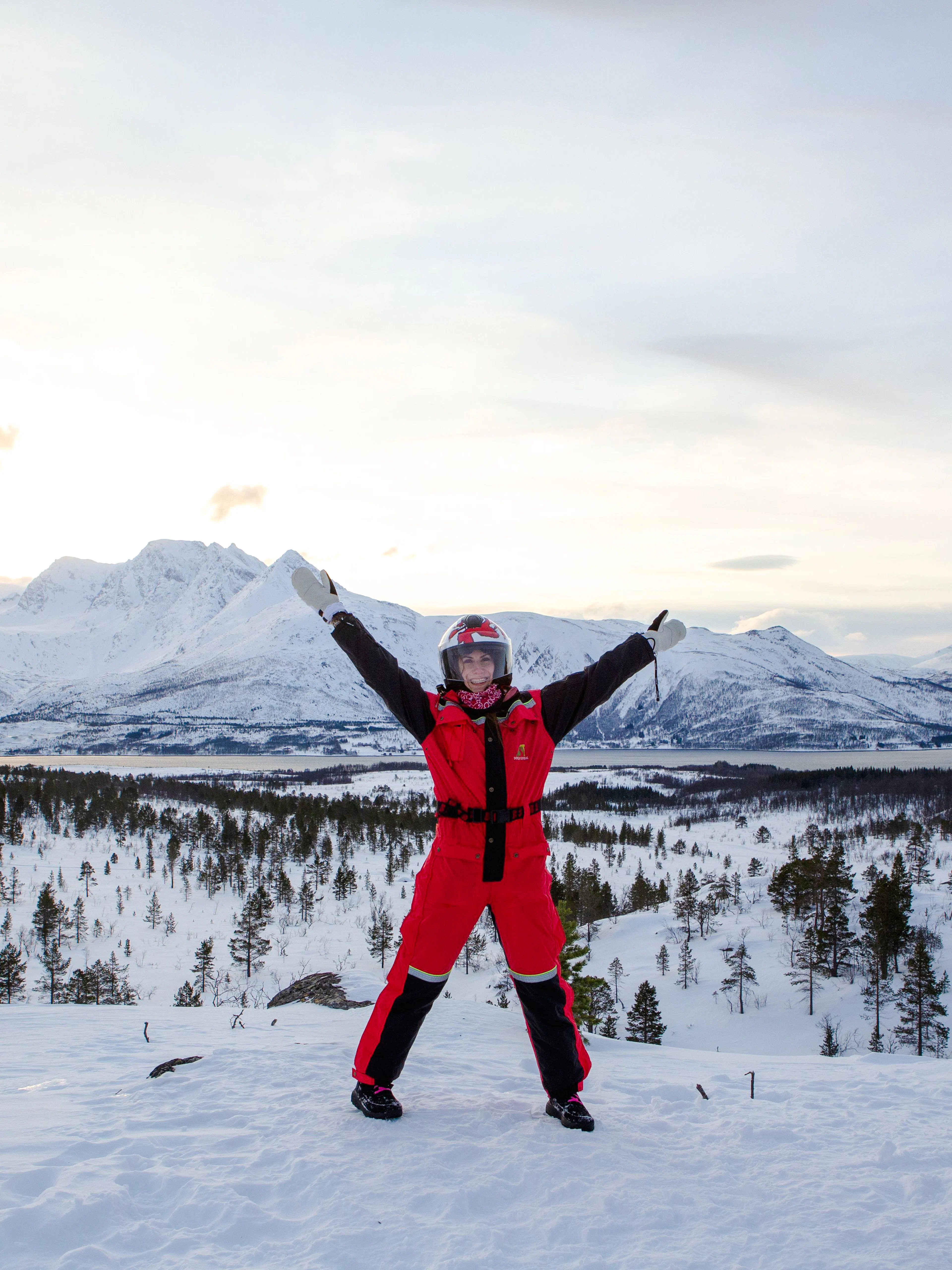 fra tromsø: snescootersafari i lyngen-alperne med frokost og varme drikke-1