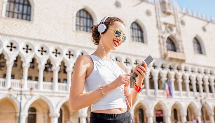 Girl in front of Doge Palace