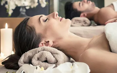 Couple relaxing during Cleopatra Bath massage in Hurghada spa.