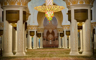 private tour durch abu dhabi mit besuch der scheich-zayid-moschee und hin- und rücktransfer-4