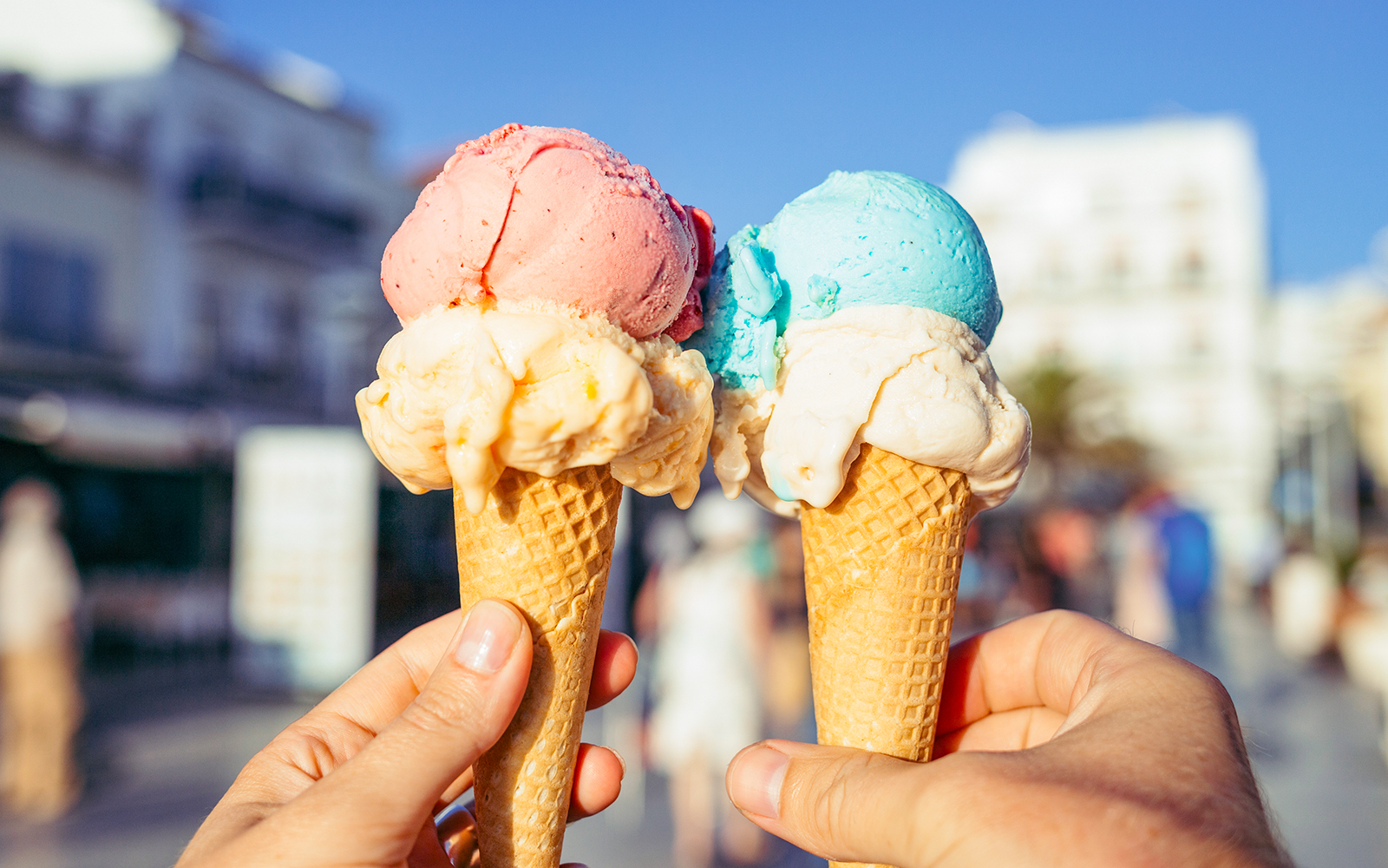 Hands holding ice cream cones in Port Aventura