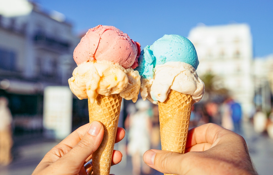 Hands holding ice cream cones in Port Aventura