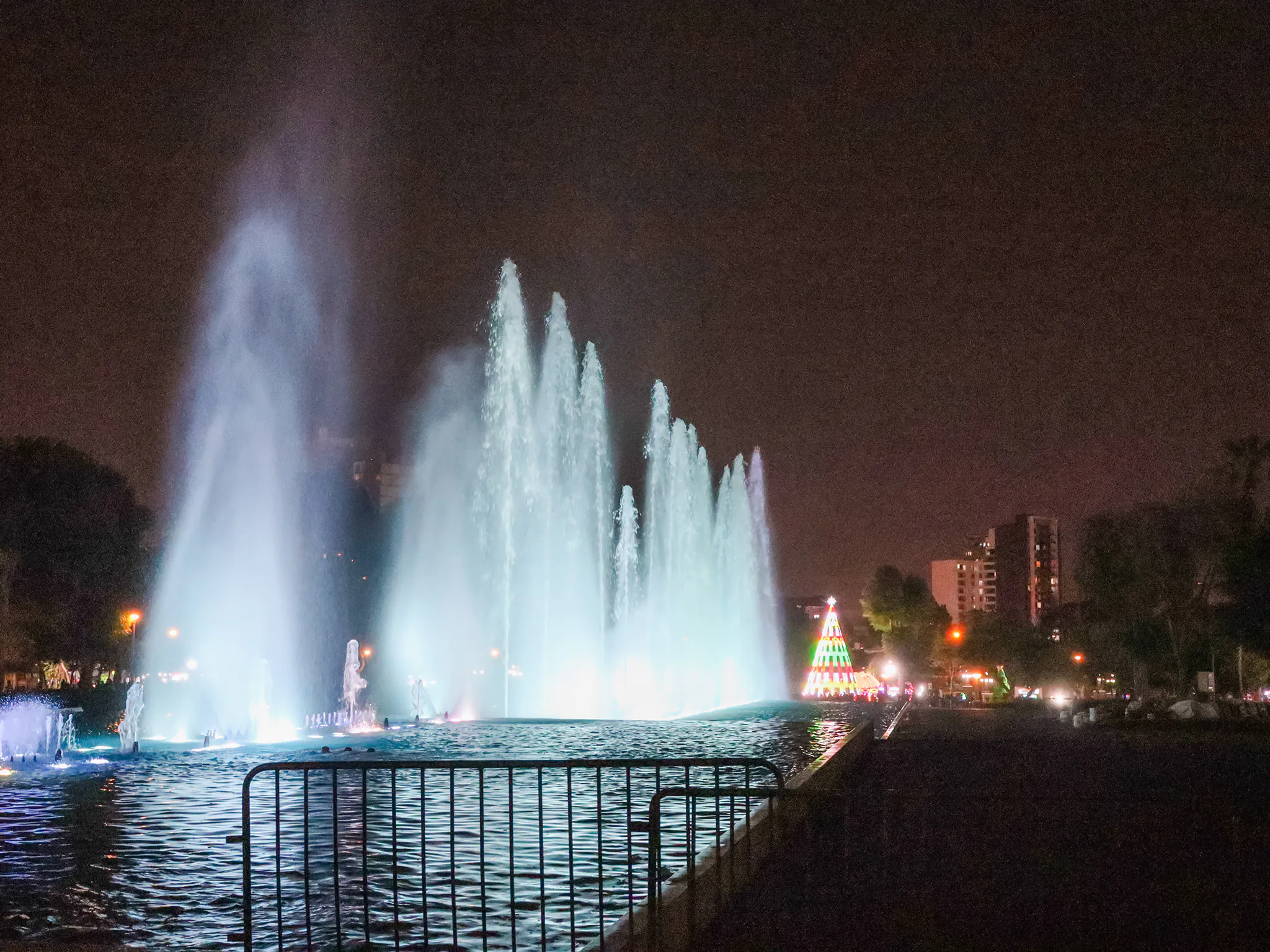 Lima Magic Water Circuit Light Show Guided Tour with Transfers Image 3
