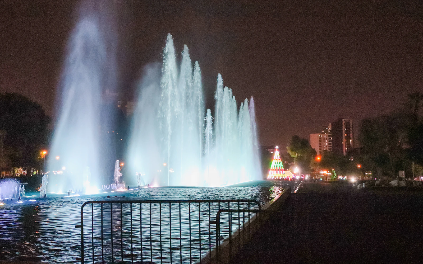Lima Magic Water Circuit Light Show Guided Tour with Transfers Image 3