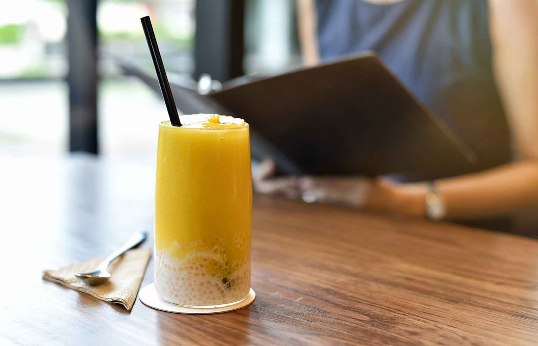 mango smoothie at Daanika Mithai Cafe