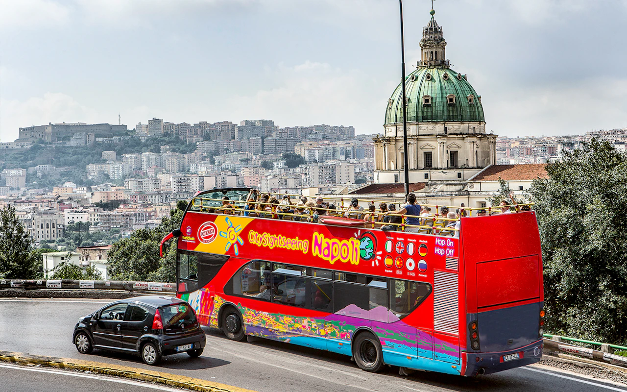 Combo | Tour in autobus panoramico Hop-on Hop-off di Napoli + Museo Archeologico Nazionale — 2
