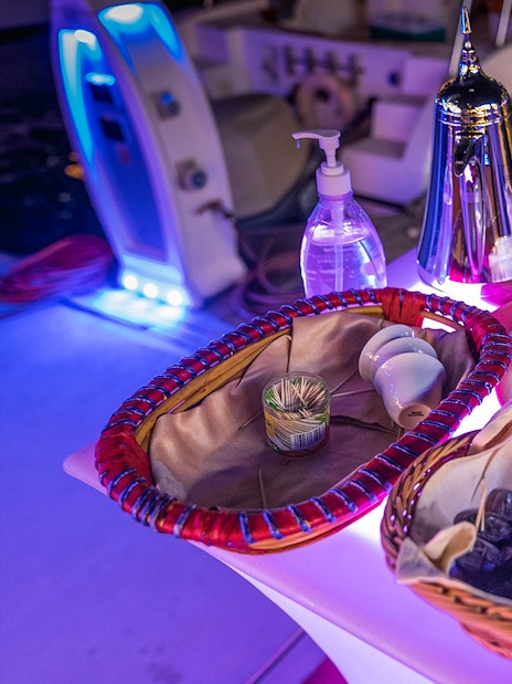 Refreshments and dates on a table during a Dhow Dinner Cruise in Dubai Creek.
