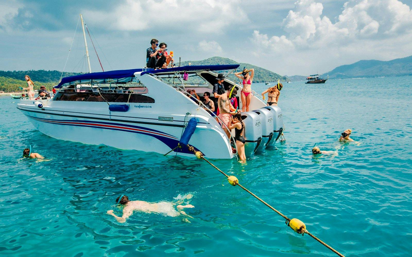 Speedboat with tourists swimming near Pig Island, Koh Samui.