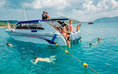 Speedboat with tourists swimming near Pig Island, Koh Samui.