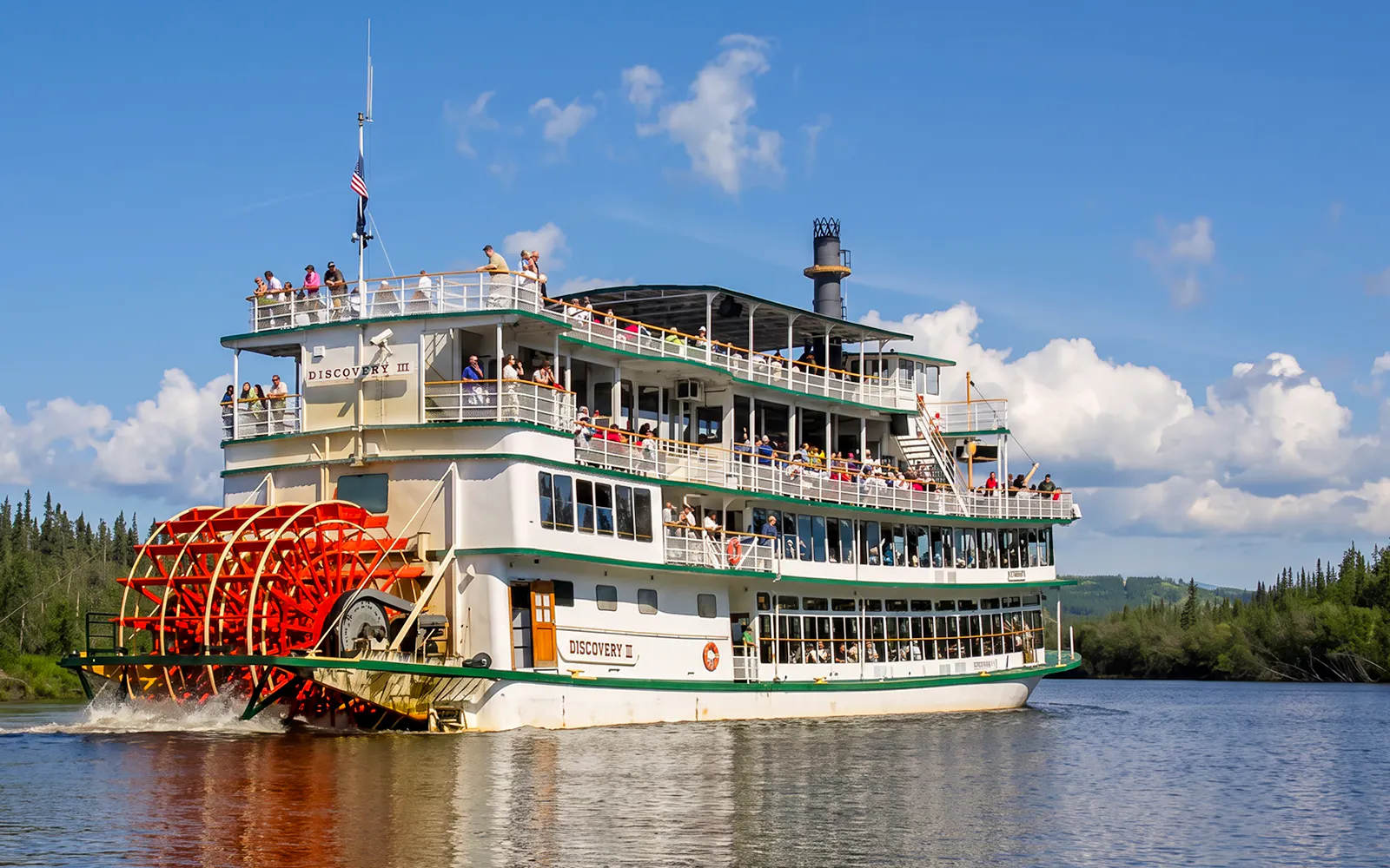 Riverboat Discovery cruise on Chena River during Ultimate Fairbanks Day Tour.