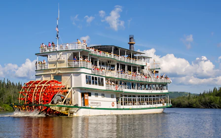 Fairbanks Guided Day Tour with Sternwheeler Cruise, Gold Panning & Sled Dog Kennel