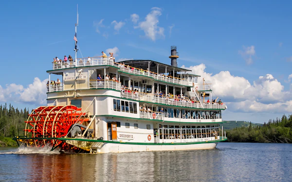 Fairbanks Guided Day Tour with Sternwheeler Cruise, Gold Panning & Sled Dog Kennel