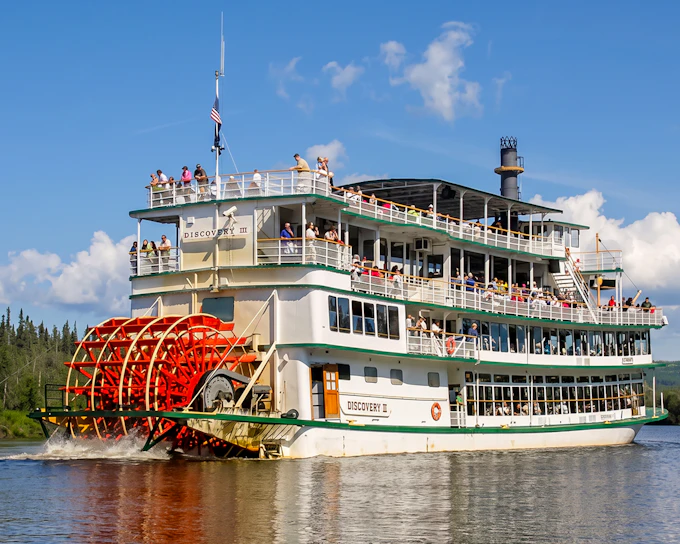 Fairbanks Guided Day Tour with Sternwheeler Cruise, Gold Panning & Sled Dog Kennel