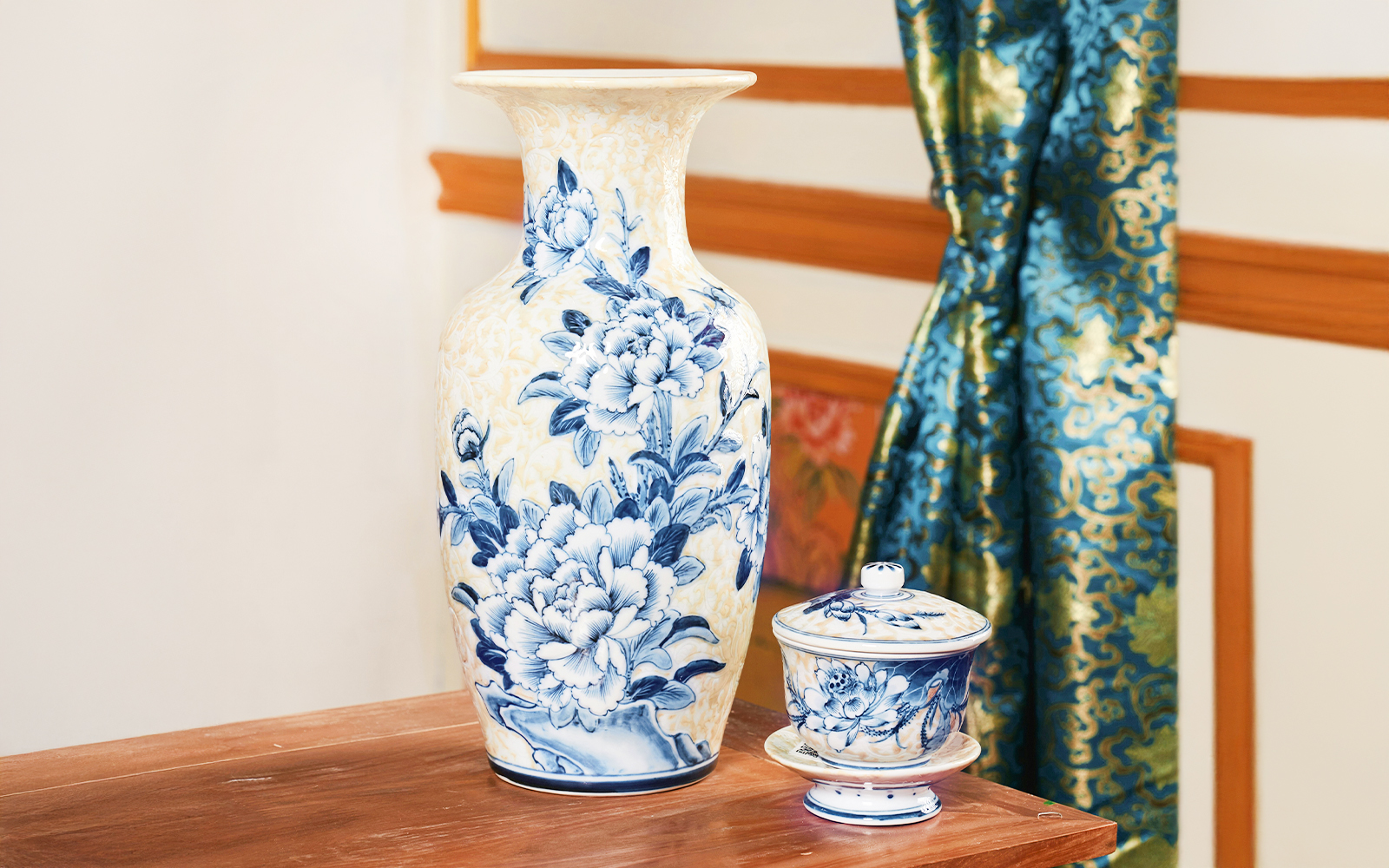 Chinese porcelain vases on a wooden table