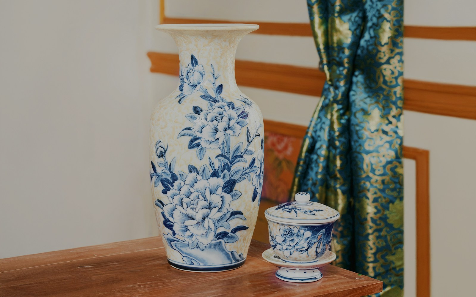 Chinese porcelain vases on a wooden table