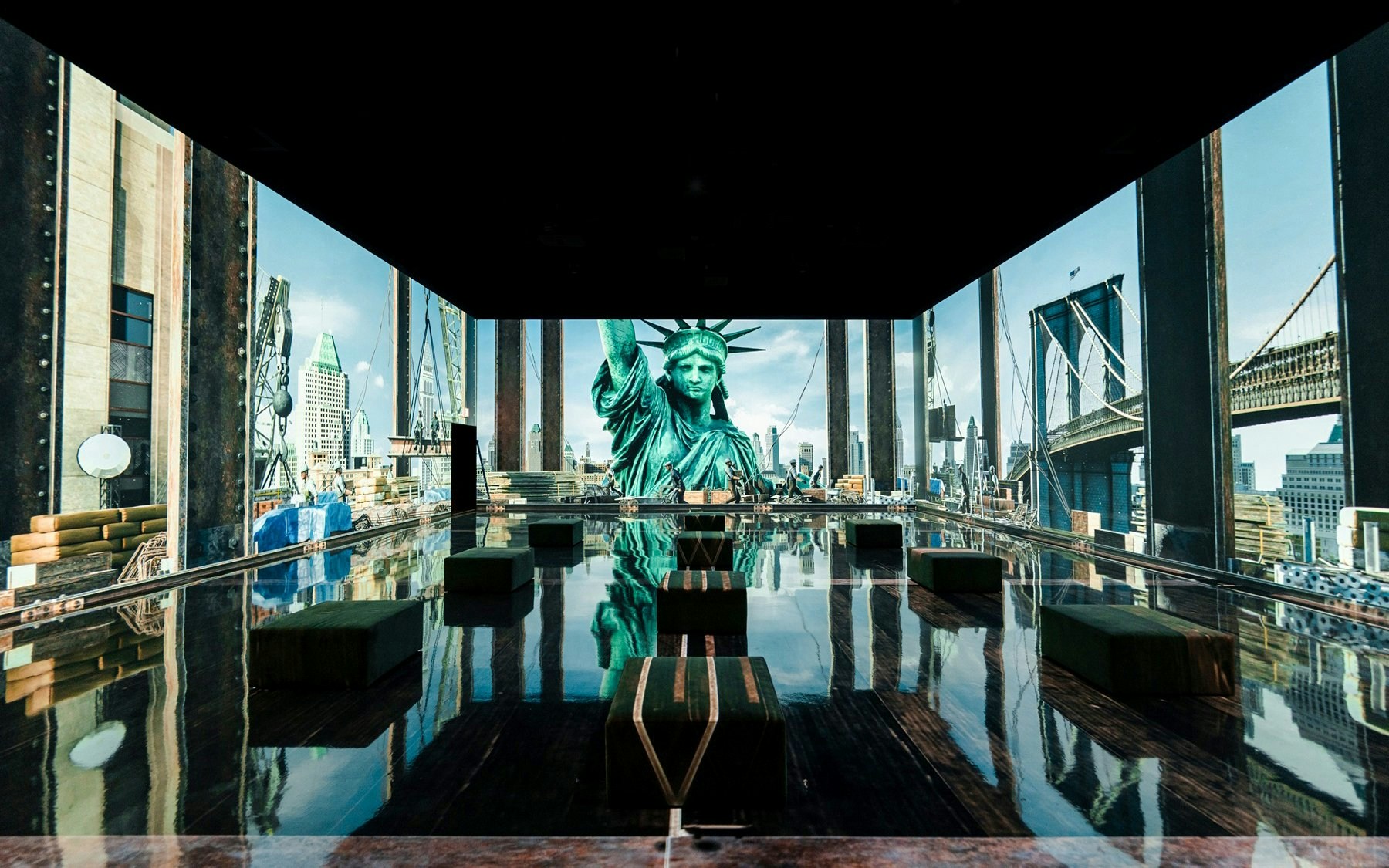 Immersive exhibit featuring Statue of Liberty and Brooklyn Bridge at Arte Museum, New York.