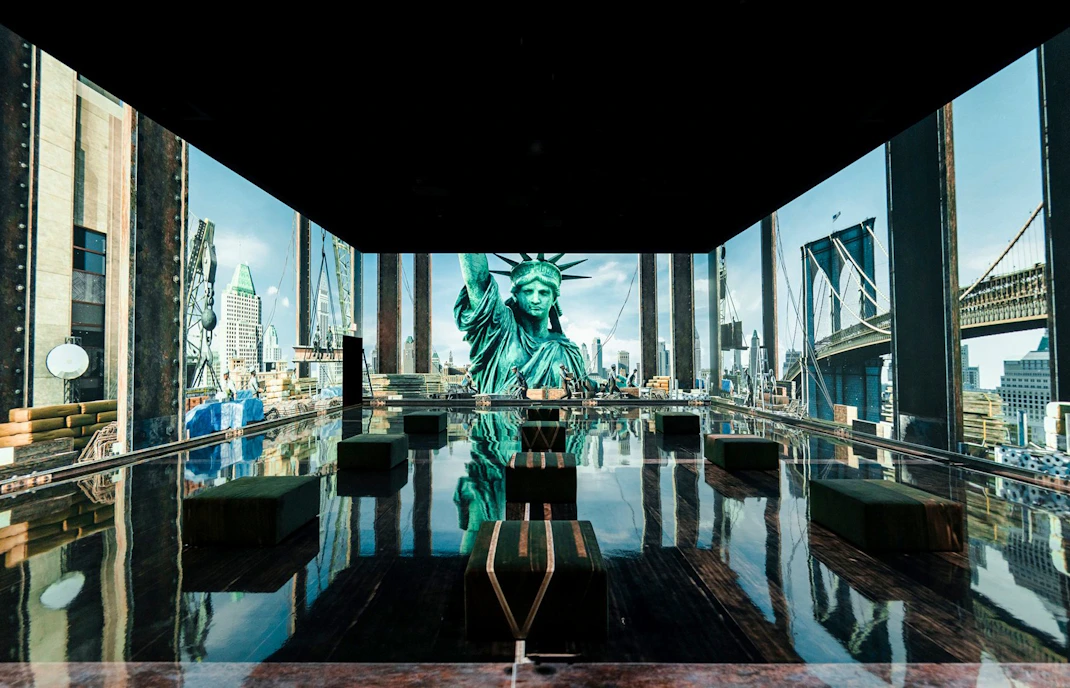 Immersive exhibit featuring Statue of Liberty and Brooklyn Bridge at Arte Museum, New York.