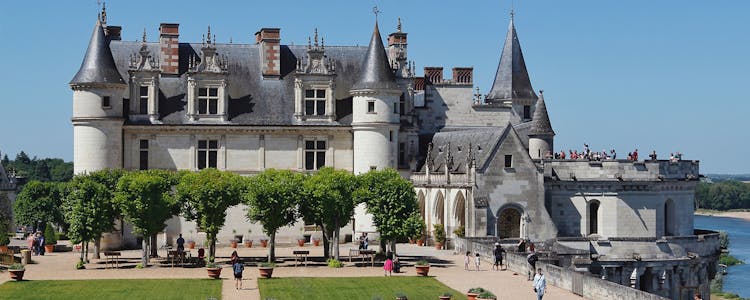 Château's expansive stables